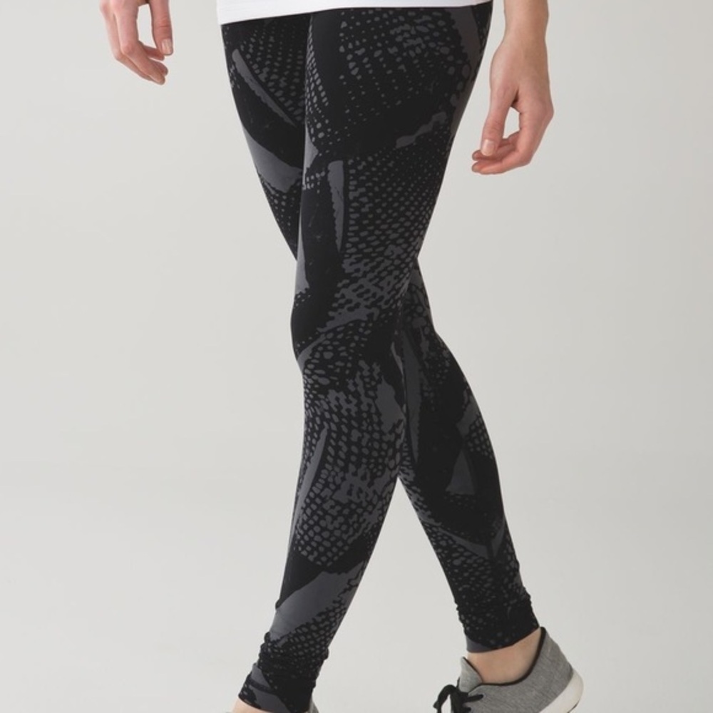 Lululemon Black & Grey Leggings Wunder Under Pants